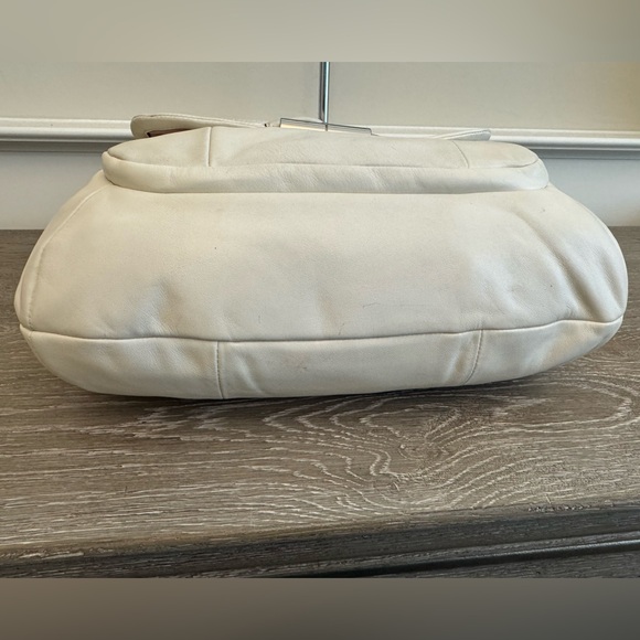 Coach Elegant Cream Leather Shoulder Bag - Picture 11 of 16